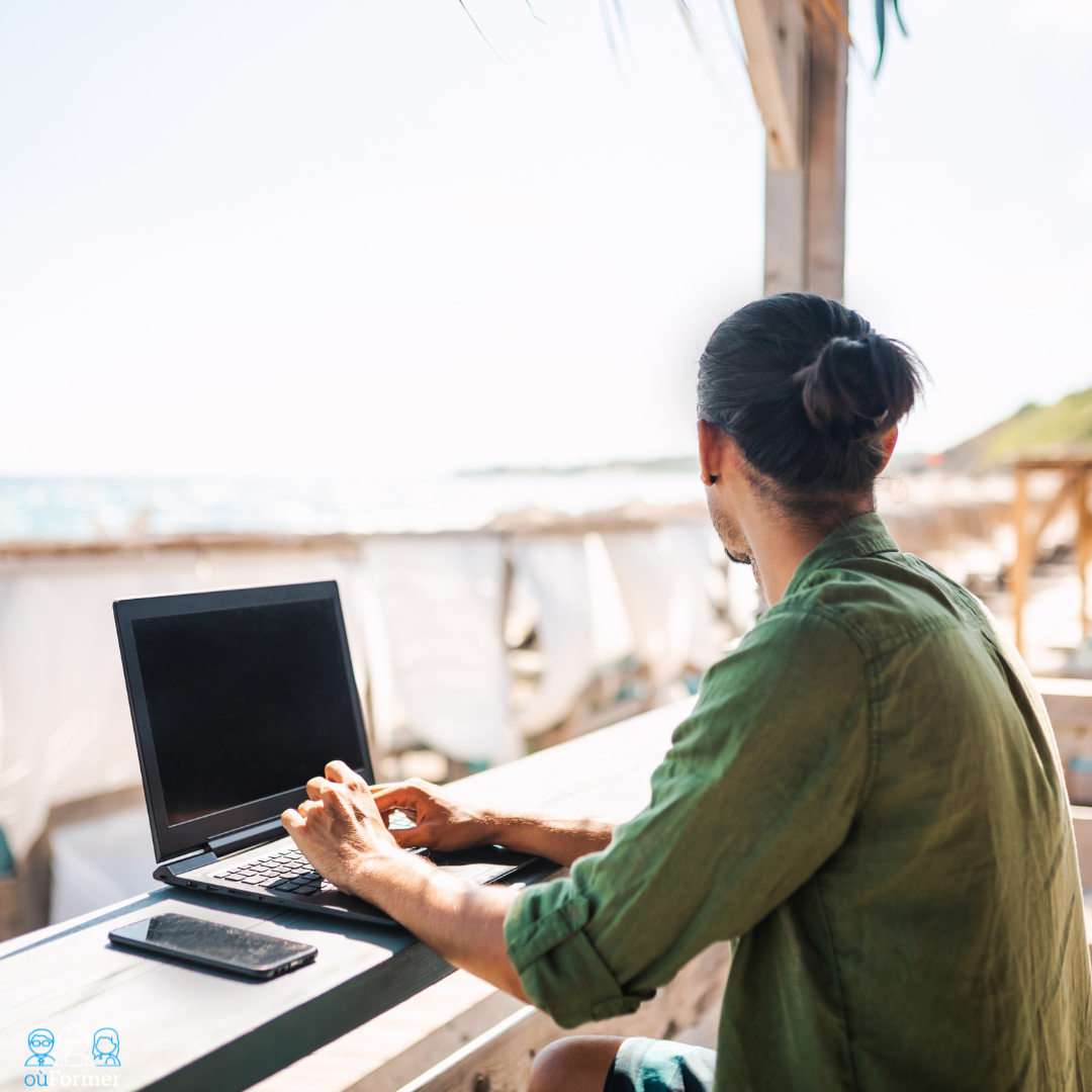 Digital nomad travaillant à distance